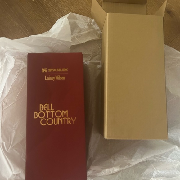 Stanley x Lainey Wilson 40 oz. Bell bottom country gold tumbler new in box - Picture 5 of 6